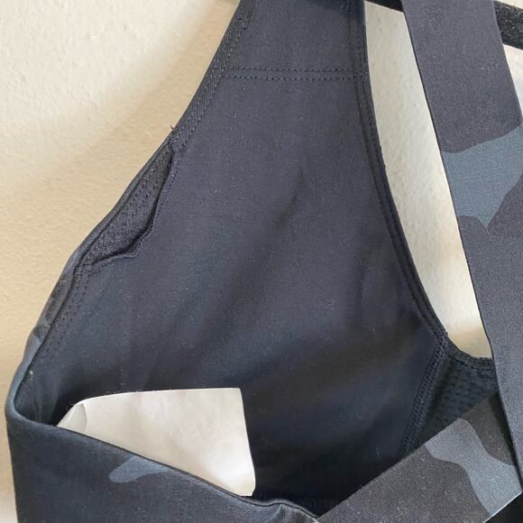Prana Women's Sports Bra Layna Black Camo Size Medium V Neck Cross Back - Picture 3 of 7